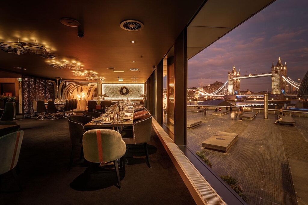 Gaucho-Tower-Bridge-Wedding-Photography-Top-Floor